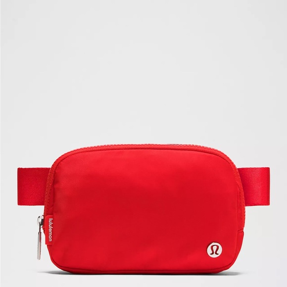 Lululemon Everywhere Belt Bag 1L- True Red - Picture 2 of 6